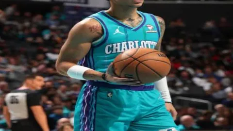 水晶宫客场连战告捷，五连胜辉煌再现！能否保持不败神话，三分悬念即将揭晓？